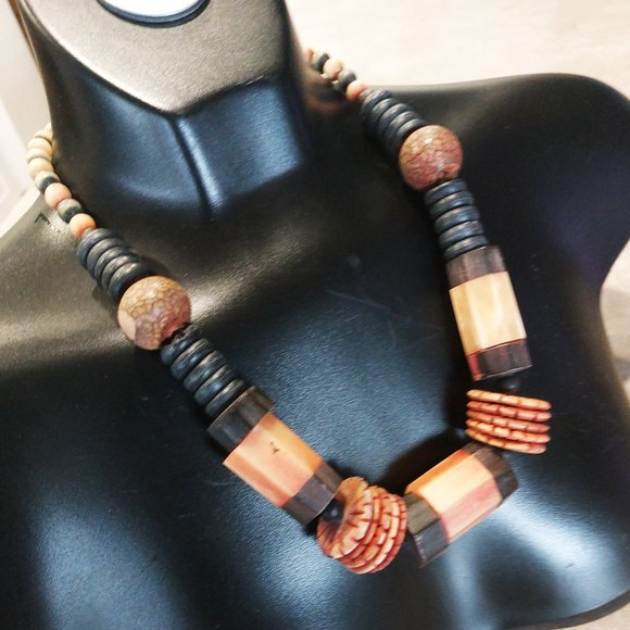 Women's Multi-Beads/Stone & Multi-Colors Stones Statement Necklace - NWOT - Picture 2 of 7